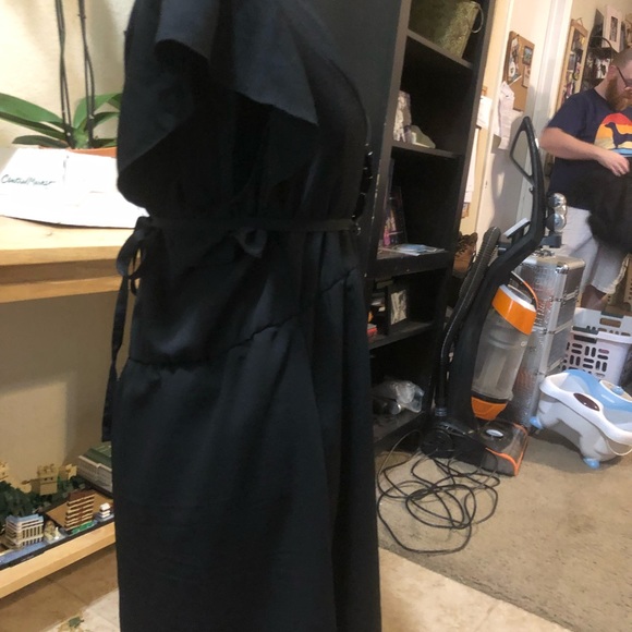 Black Dress NWT Very Flattering - Picture 4 of 8